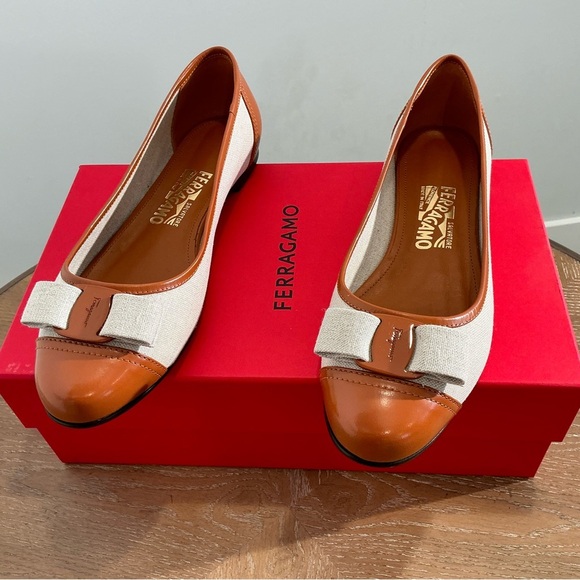 Elegant Cream and Tan Women's Flats - Picture 5 of 5